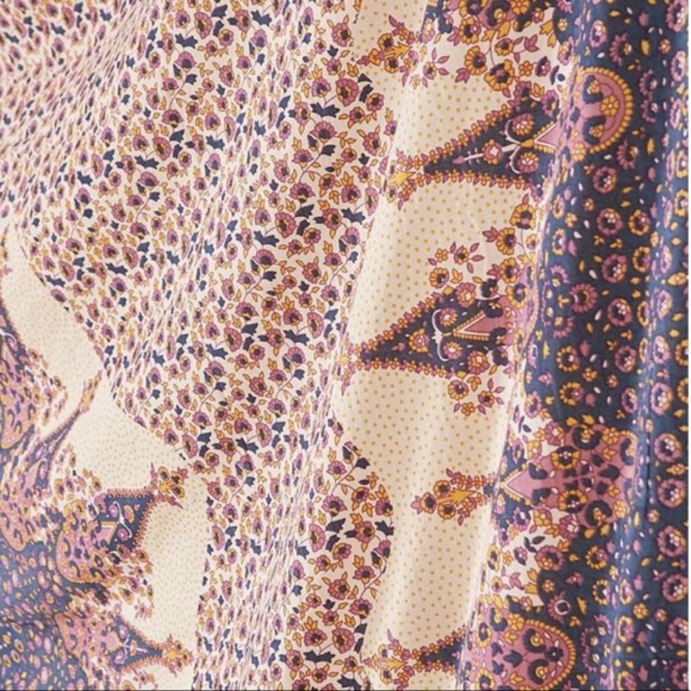 URBAN OUTFITTERS Wall Medallion Tapestry - Picture 3 of 5